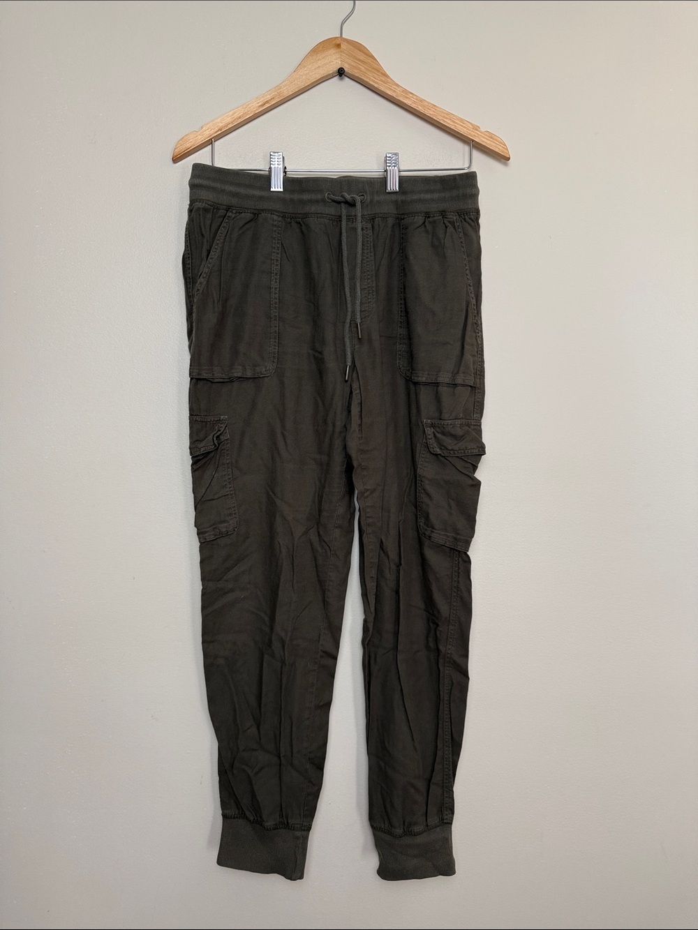 Community Olive Cargo Jogger Pants size M